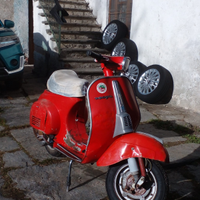 Vespa rossa 50 special