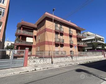 Casale ampio 4 vani con box e cantina