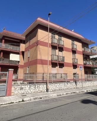 Casale ampio 4 vani con box e cantina