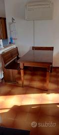 Tavolo e due cassapanche in legno massello 