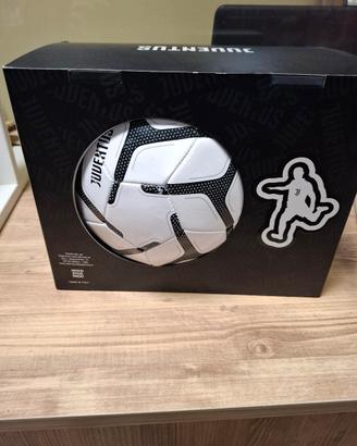 confezione Juventus con pallone