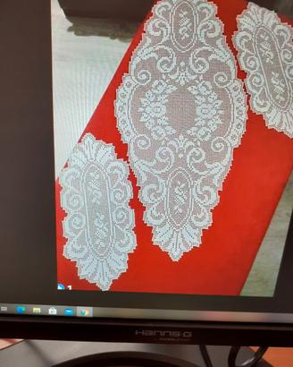 Centrotavola e tovagliette all'uncinetto