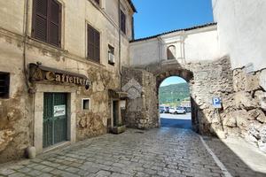 NEGOZIO A ALATRI