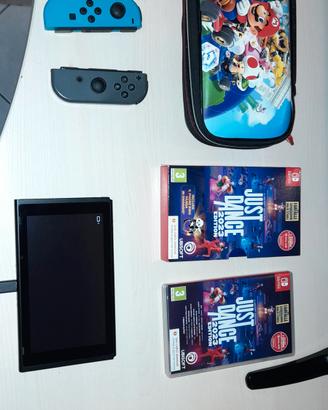 Nintendo Switch (con custodia)