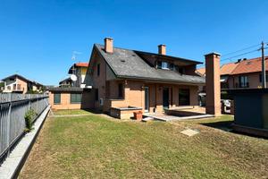 Villa indipendente | 200 mq giardino | box doppio