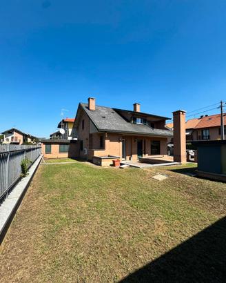 Villa indipendente | 200 mq giardino | box doppio