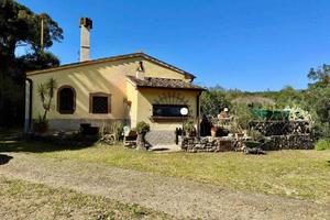 Casa indipendente di 130 m² con più di 5 locali a 