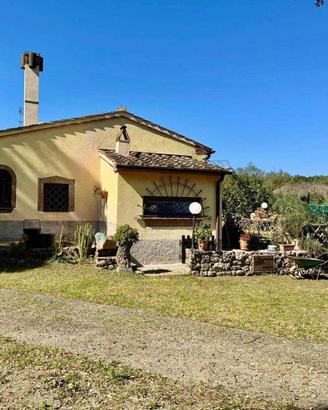 Casa indipendente di 130 m² con più di 5 locali a 