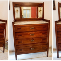 Cassettiera in legno con specchio, lastra in marmo