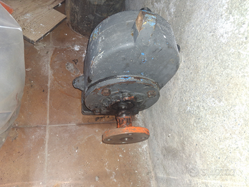 Ruduttore moltiplicatore di giri