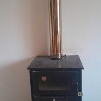 Stufa a legna con tubi 