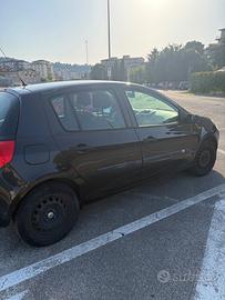 AUTO CLIO RENAULT PER NEOPATENTATI