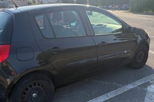 AUTO CLIO RENAULT PER NEOPATENTATI