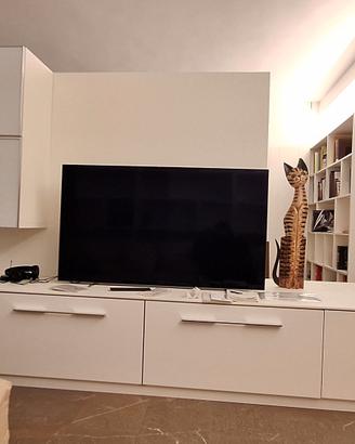 Mobile TV e divisorio bianco lucido e opaco