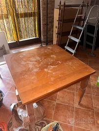 Tavolo allungabile in legno