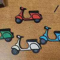 Bomboniera Calamita Vespa in Legno Artigianale