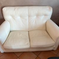 Divano in pelle bianca