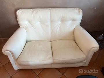 Divano in pelle bianca