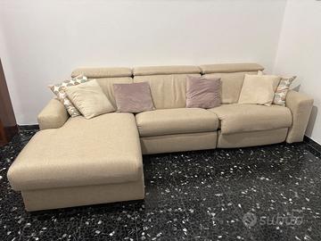 DIVANO A TRE PIAZZE CON SCESLONG