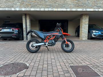 KTM 690 SMC-R 2022 patente A