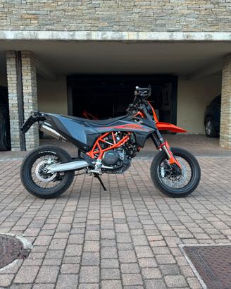 KTM 690 SMC-R 2022 patente A