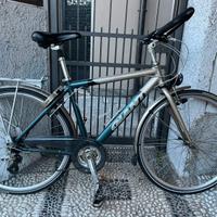 Bicicletta GIANT Escaper