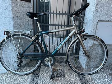 Bicicletta GIANT Escaper