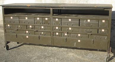 antica cassettiera metallica industrial