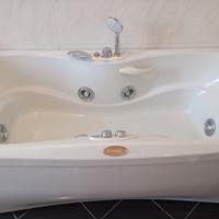 vasca da bagno idromassaggio jacuzi