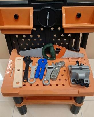 banchetto attrezzi con accessori.  per bambini