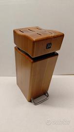 Ceppo in legno per coltelli