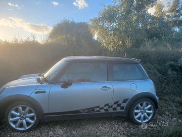 Mini Cooper R50 intera per pezzi