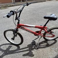 bicicletta BMX rossa