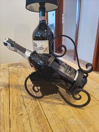 Portabottiglie in ferro battuto – stile carretto 