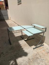 scrivania in vetro con porta pc