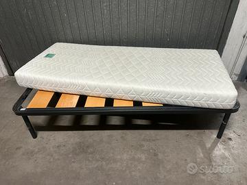 Letto singolo con materasso. Zona Rustica