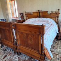 Letto matrimoniale antico in noce con 2 comodini c