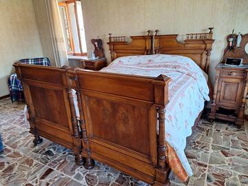 Letto matrimoniale antico in noce con 2 comodini c