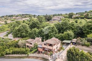 VILLA SINGOLA A BRACCIANO