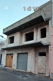 Casa rustica indipendente su due piani