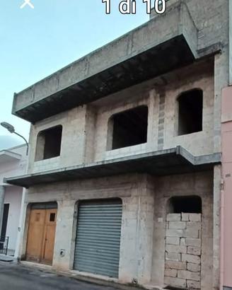 Casa rustica indipendente su due piani