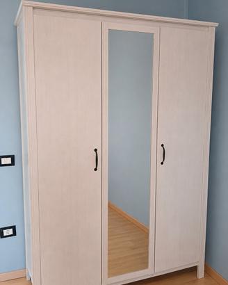armadio Ikea 3 ante con specchio + comodini 