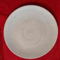 Piatto da portata bianco di ceramica