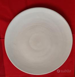 Piatto da portata bianco di ceramica