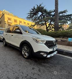 Ranault dacia 7 posti