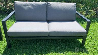divanetto lounge 2 posti e tavolino da giardino