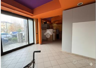 NEGOZIO A MONTEVARCHI