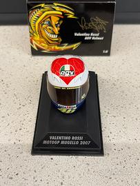 Minichamps Valentino Rossi casco 1:8 Mugello 2007
