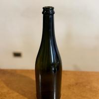 Bottiglie di vino vuote