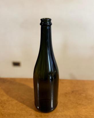 Bottiglie di vino vuote